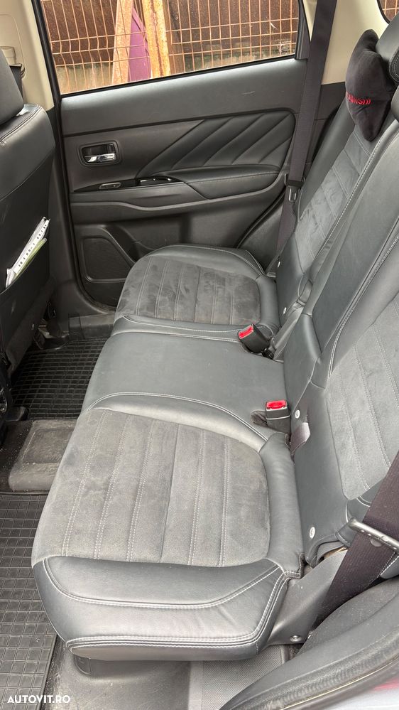 Mitsubishi Outlander - 10