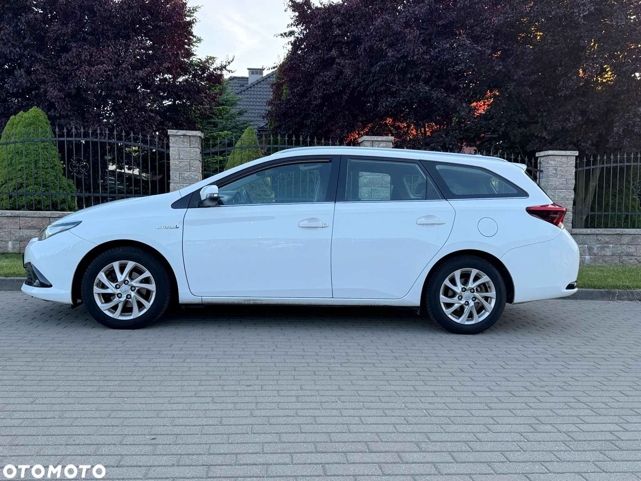 Toyota Auris 1.8 VVT-i Hybrid Automatik Comfort - 1