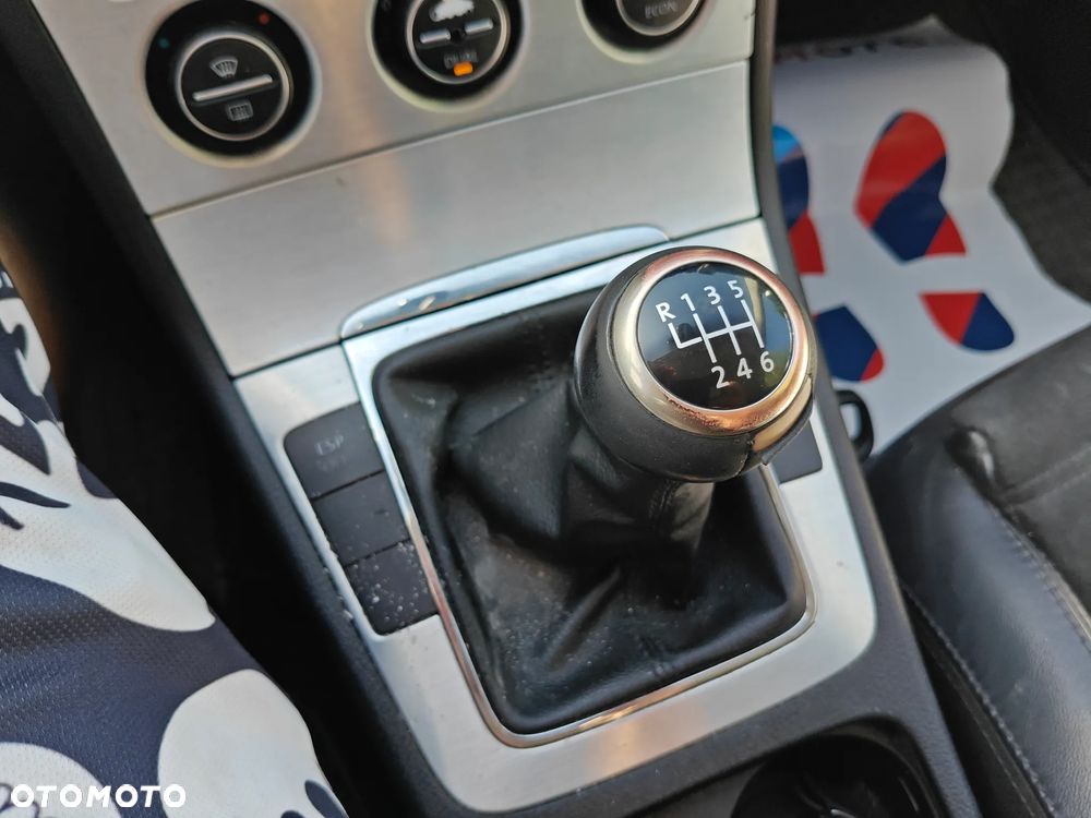 Volkswagen Passat 2.0 FSI Comfortline - 24