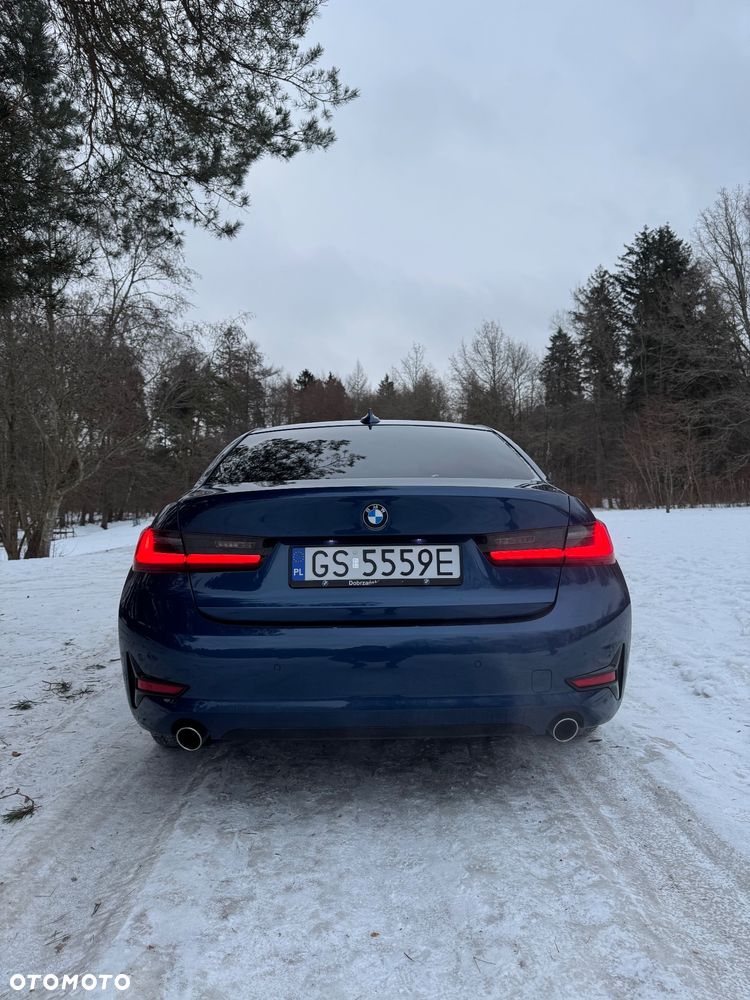 BMW Seria 3 318d Sport Line - 9