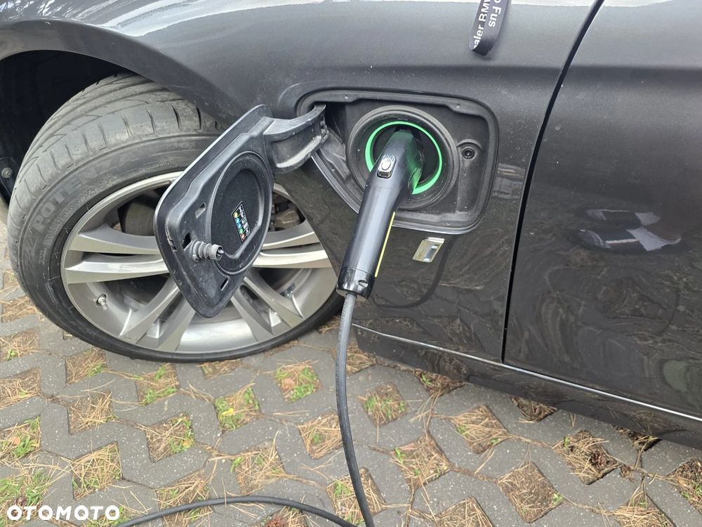 BMW Seria 3 330e iPerformance - 13