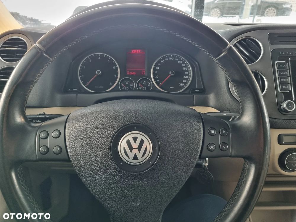 Volkswagen Tiguan - 16