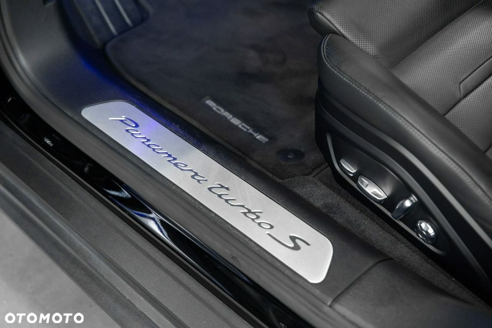 Porsche Panamera Turbo S - 30
