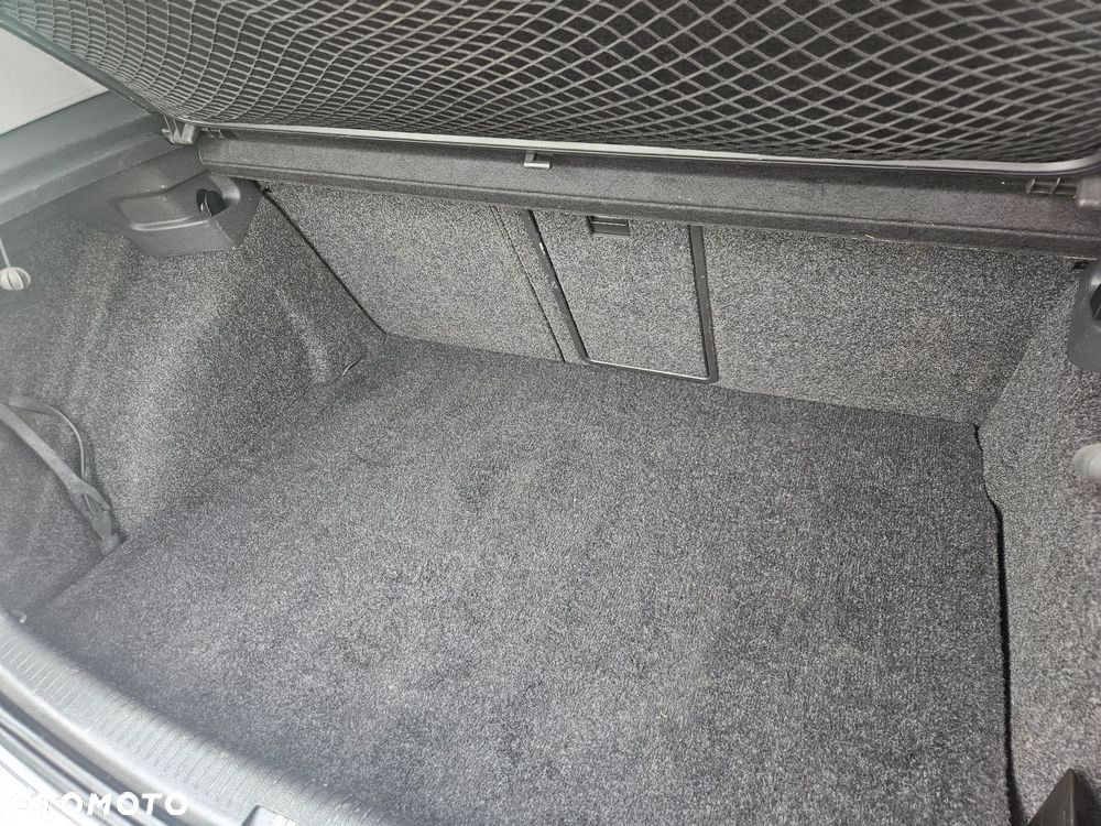 Volkswagen Golf 1.6 Comfortline - 14