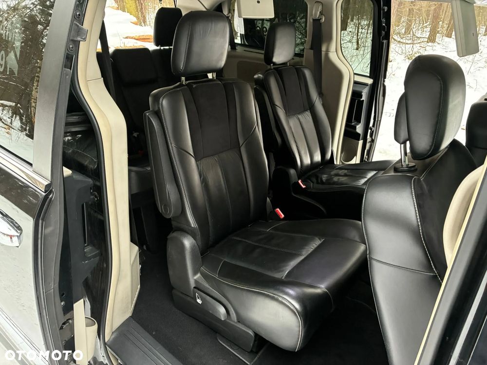 Chrysler Town & Country 3.6 Limited - 32