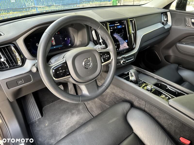 Volvo XC 60 B4 B Plus Dark - 10