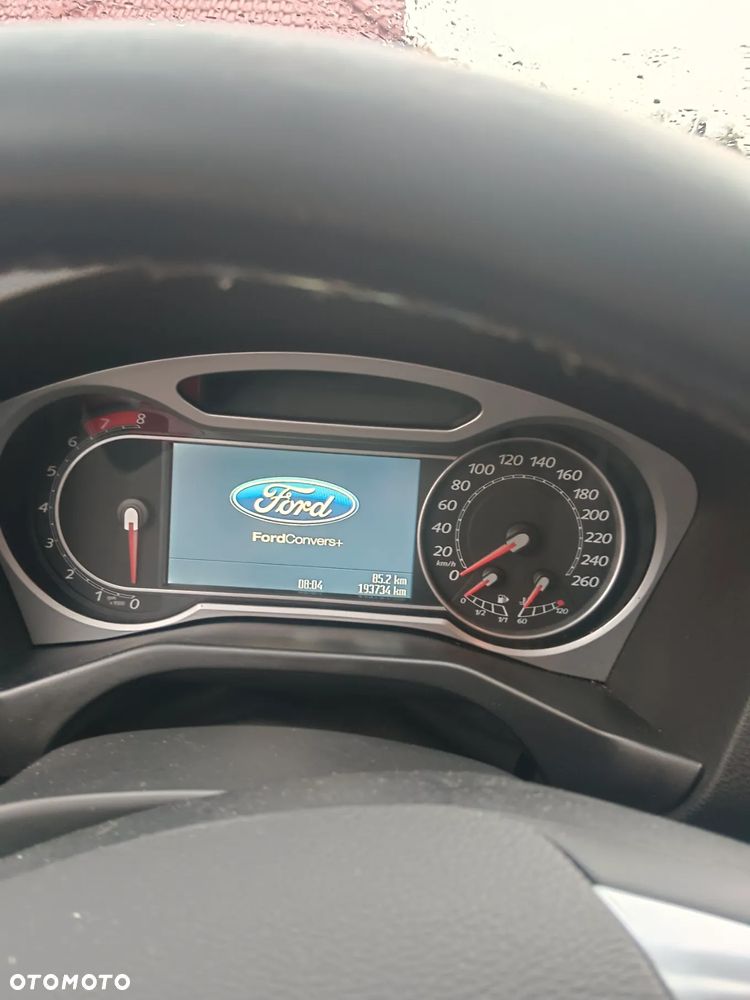 Ford Mondeo 2.0 Ghia - 12