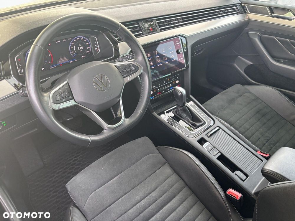 Volkswagen Passat Variant 2.0 TDI SCR Elegance DSG - 14