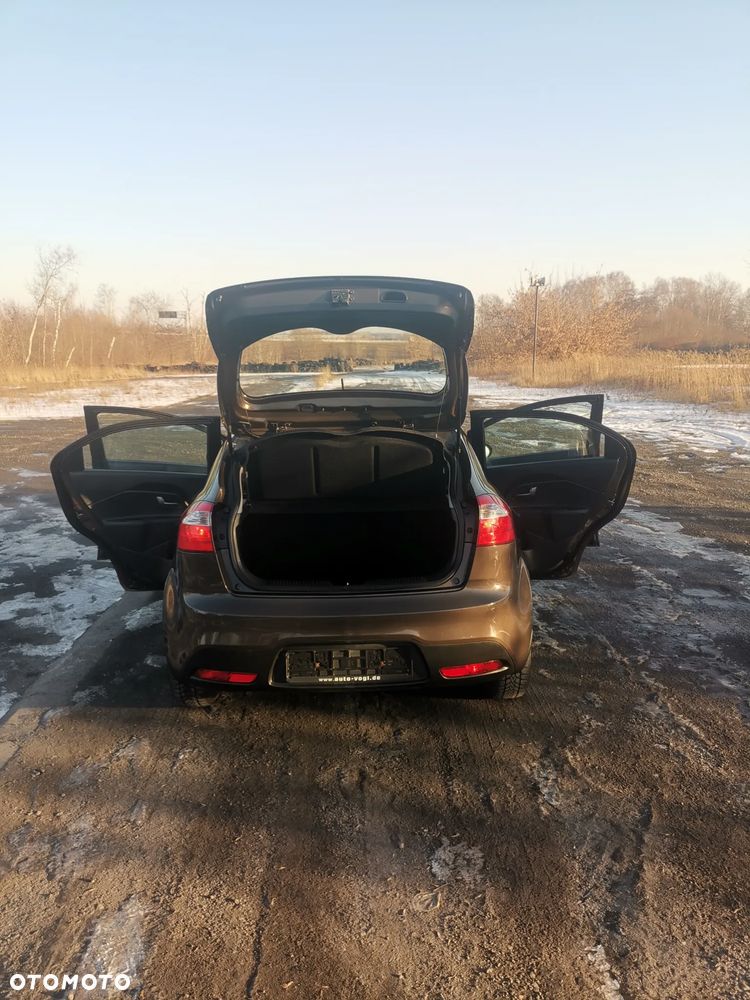 Kia Rio - 21