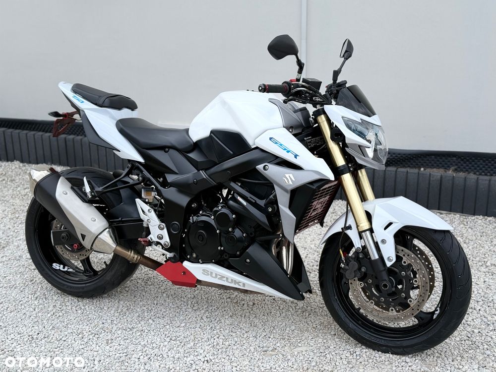 Suzuki GSR - 3
