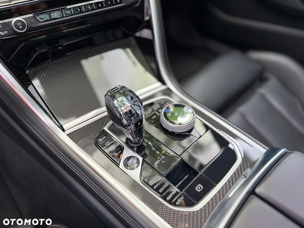 BMW Seria 8 - 21