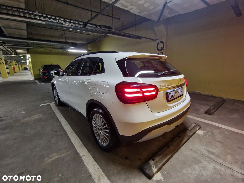 Mercedes-Benz GLA 180 7G-DCT - 7
