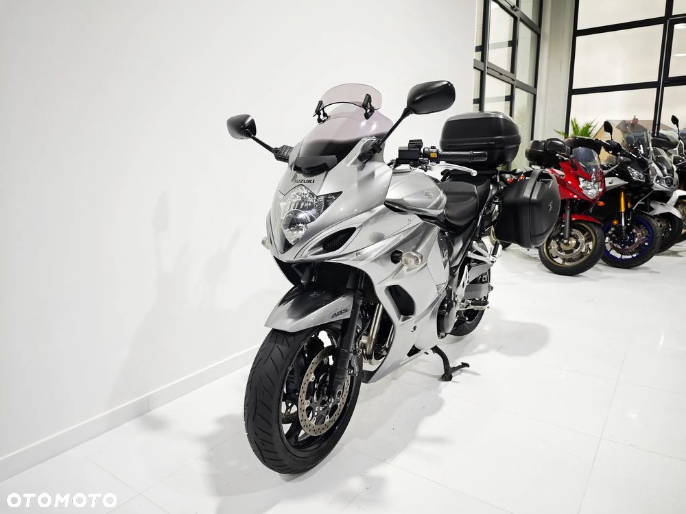 Suzuki GSX - 13