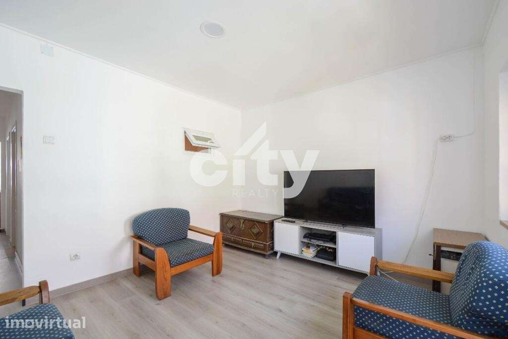 T1+1 Totalmente Remodelado com Varanda e Marquise | Pronto a Habitar | - Grande imagem: 2/20