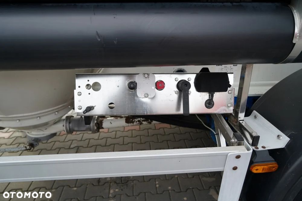 Feldbinder CEMENTONACZEPA / 3 KOMORY / 37 000 L / SILOS / DO MATERIAŁÓW SYPKICH  / ALUFELGI - 17