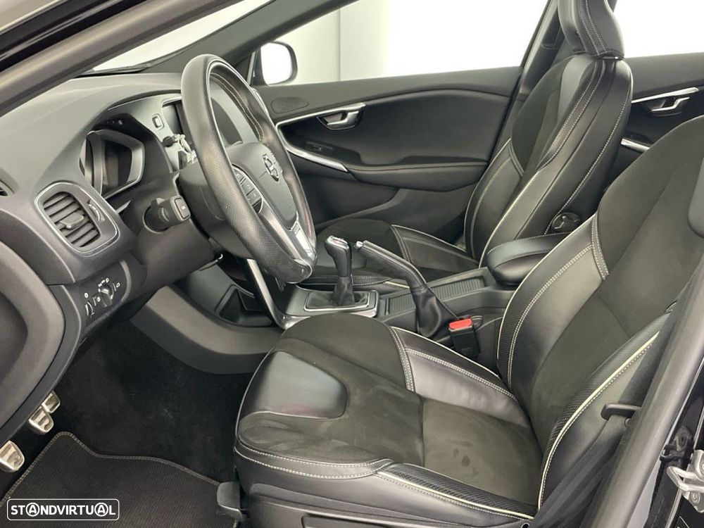 Volvo V40 2.0 D2 R-Design - 11