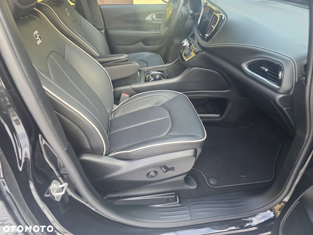 Chrysler Pacifica - 13