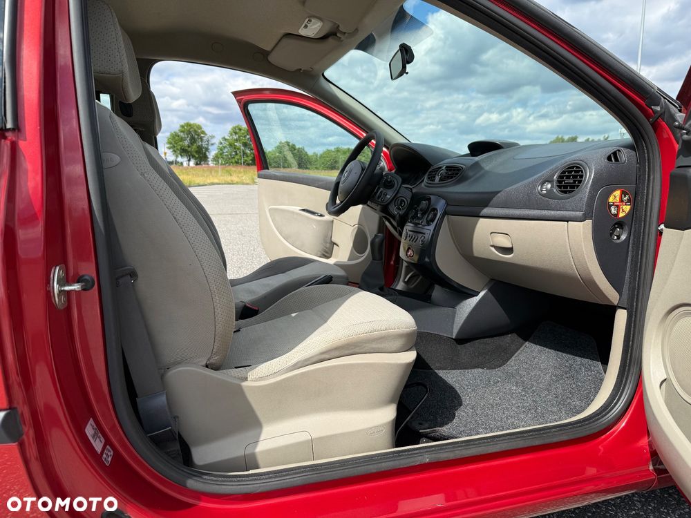 Renault Clio 1.2 16V Expression - 9