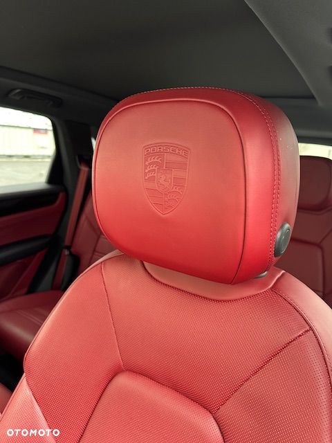 Porsche Cayenne Platinum Edition - 18