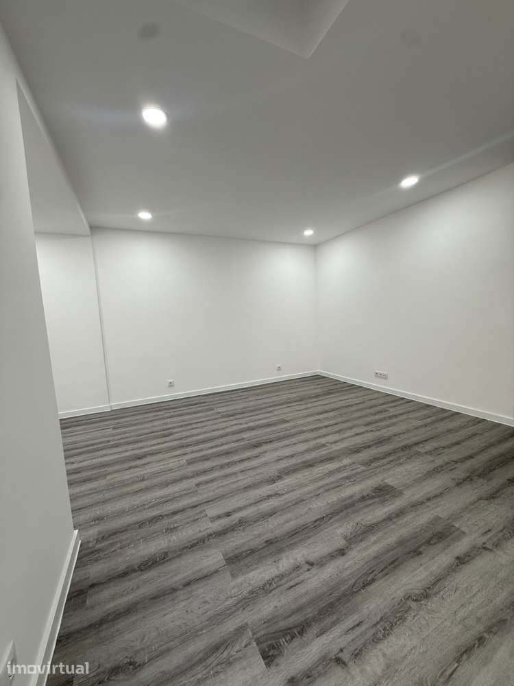 Moradia V2 Remodelada com sótão, terraço e jardim - Grande imagem: 4/16