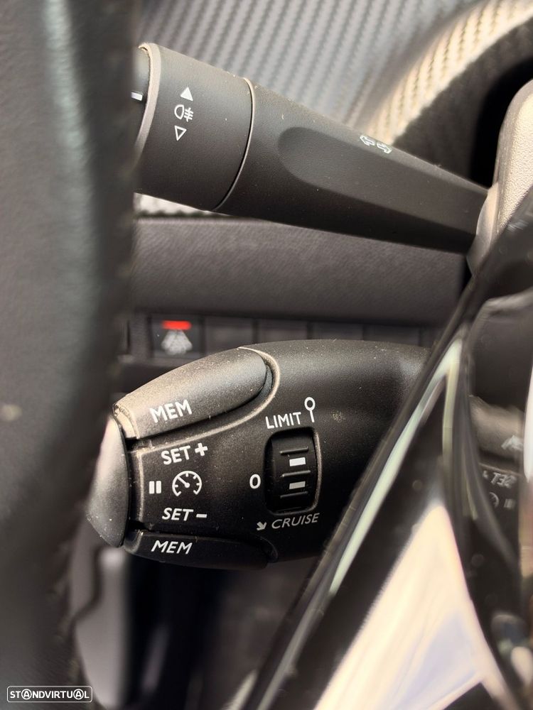 Peugeot 2008 1.2 PureTech Allure Pack - 36