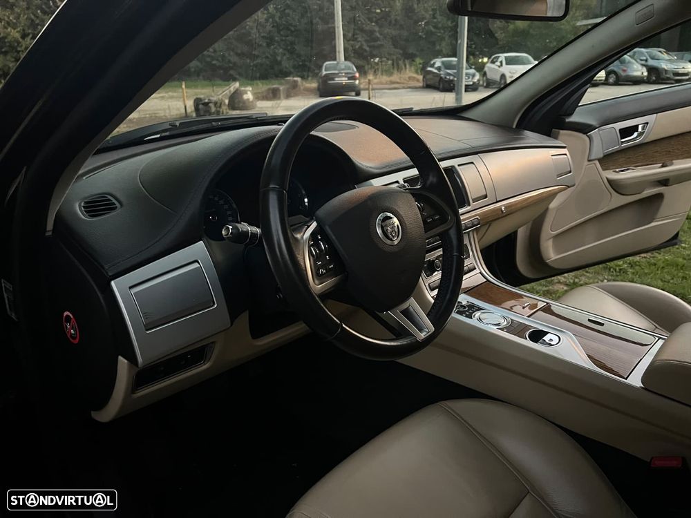 Jaguar XF Sportbrake 2.2 D Premium Luxury - 22