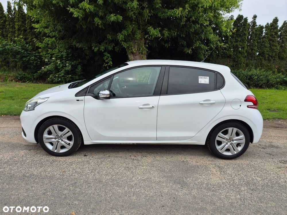 Peugeot 208 - 1