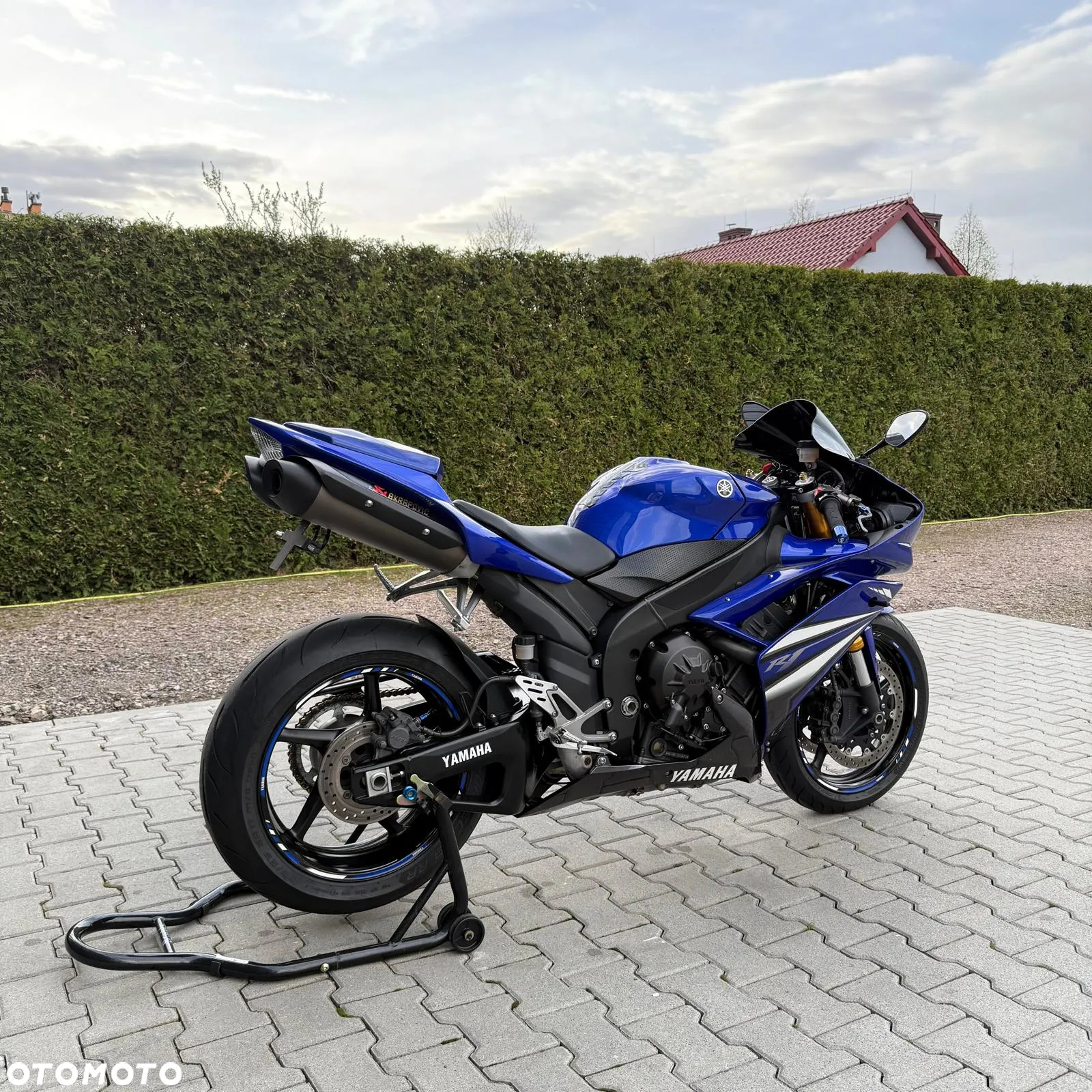 Yamaha R1 - 10