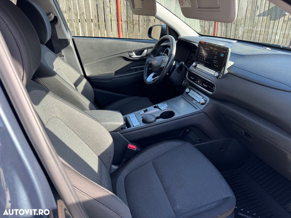 Hyundai KONA - 7