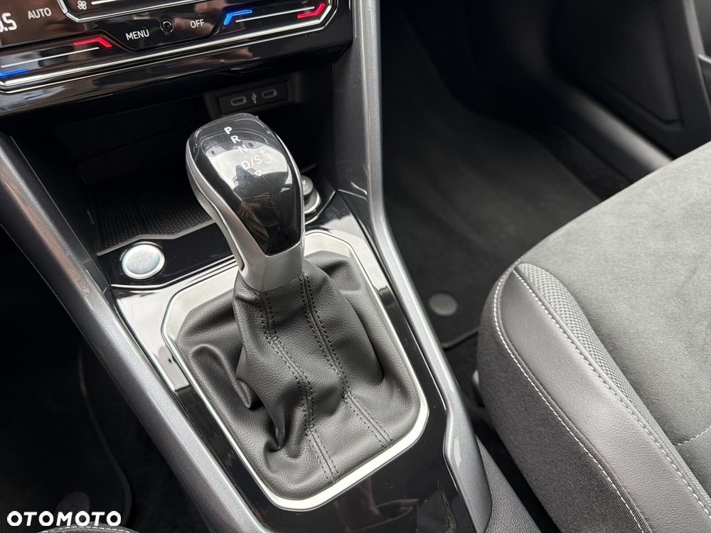 Volkswagen T-Roc - 16