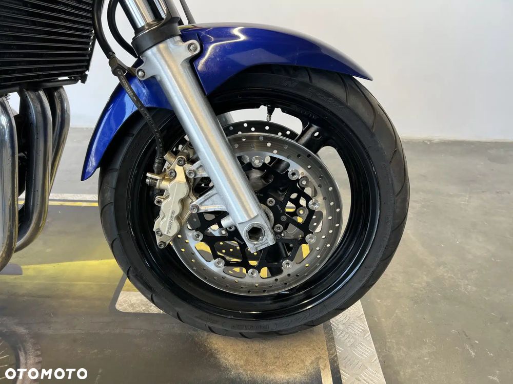 Suzuki GSX - 19