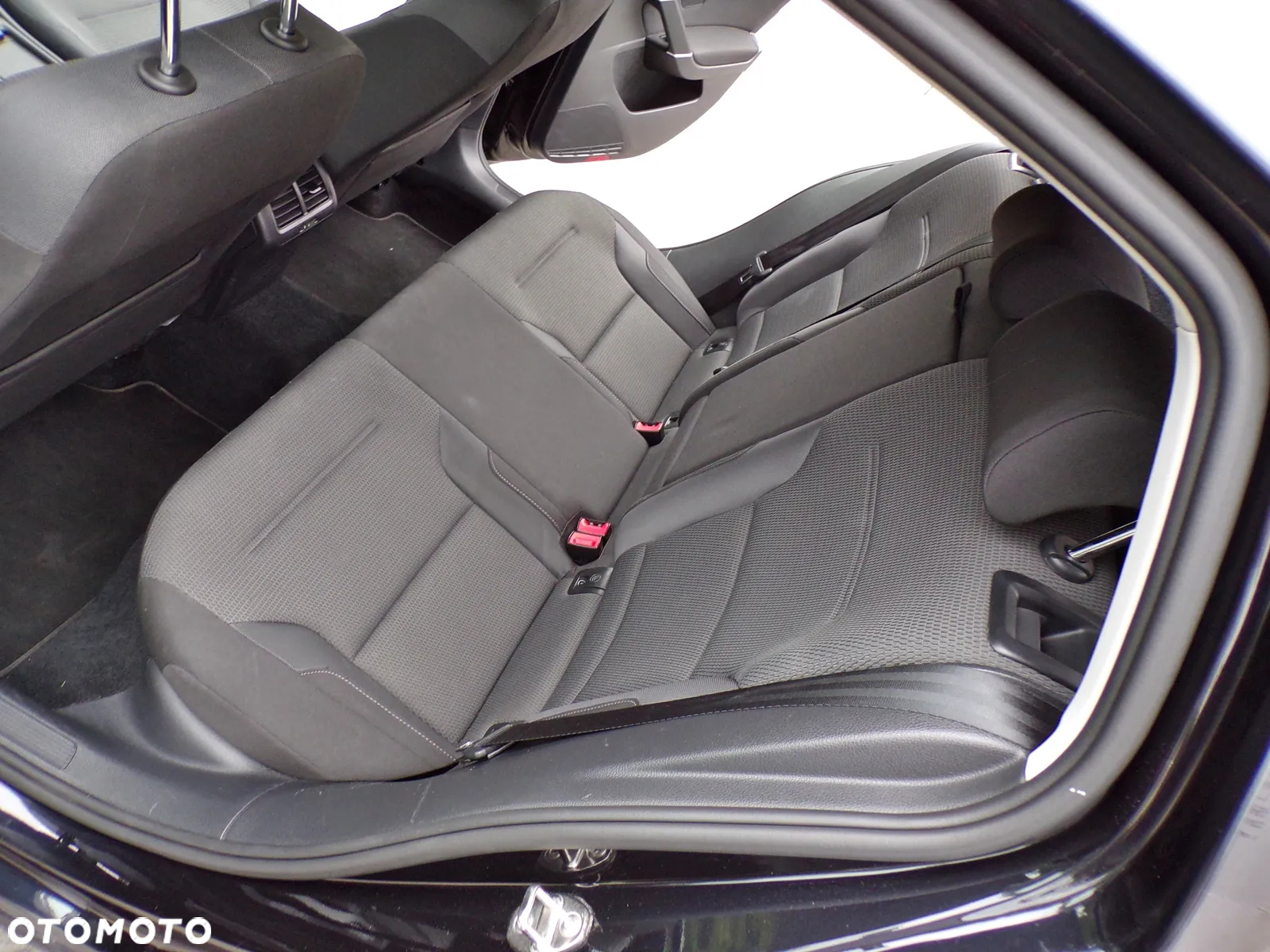 Volkswagen Golf - 28