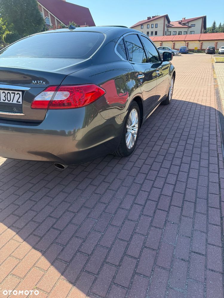 Infiniti M - 6