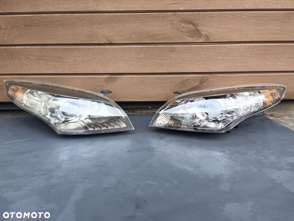 Renault Megane III MEGANE 3 lampa Xenon prawy przód 260100021R lewy przód 260606389R - 1
