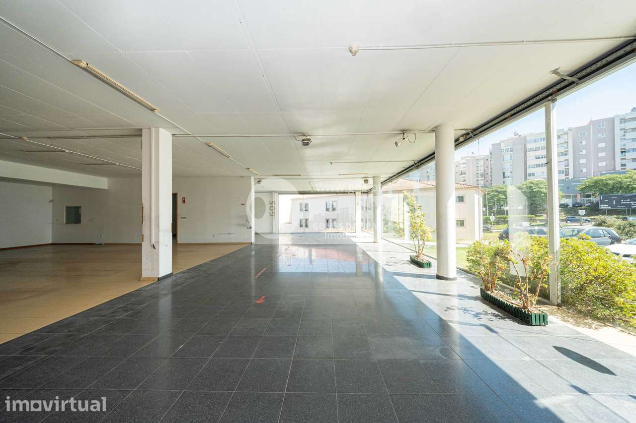 Pavilhão Comercial c/ área bruta de 1782m2 em Ferreiros - Grande imagem: 2/22