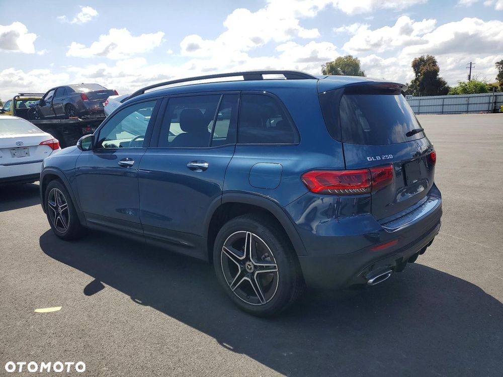 Mercedes-Benz GLB - 4