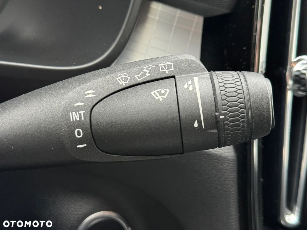 Volvo XC 40 T3 Momentum Pro - 19