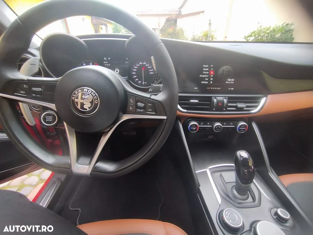 Alfa Romeo Giulia 2.0 Turbo 16V AT8 Business - 9