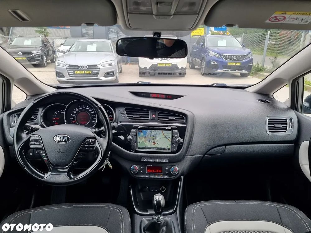 Kia Ceed 1.6 CRDi 128 ISG Dream Team Edition - 14