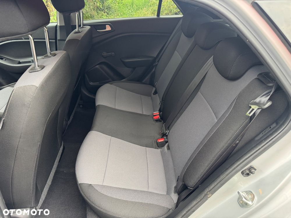 Hyundai i20 blue 1.2 Advantage+ - 10