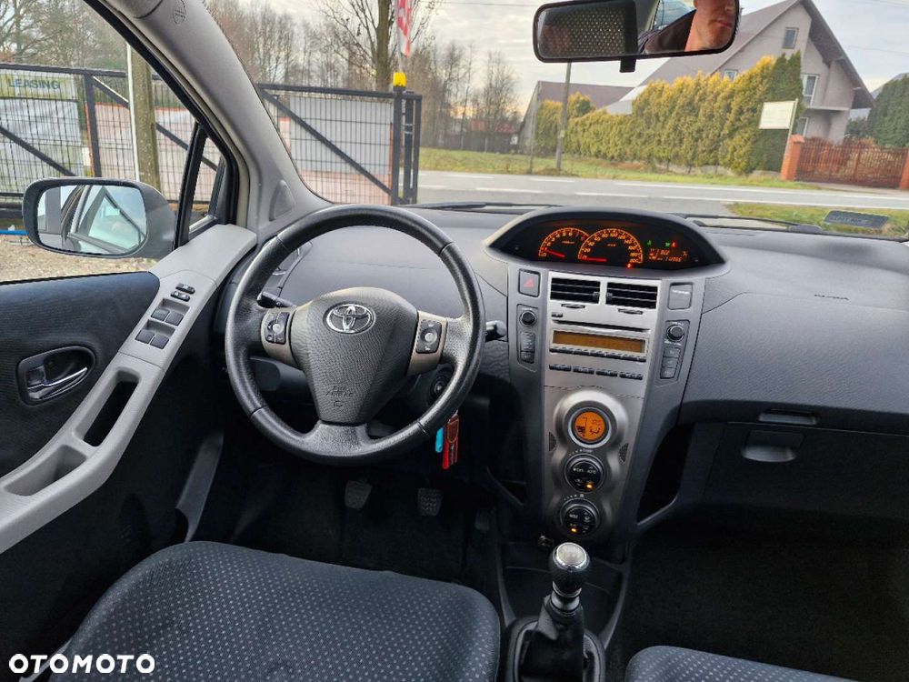 Toyota Yaris - 25