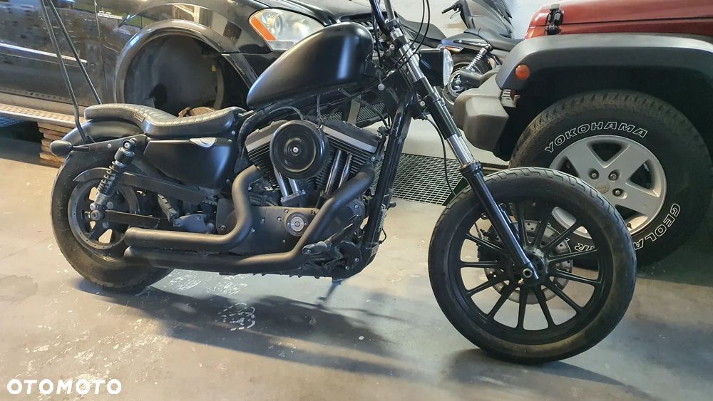 Harley-Davidson Sportster Iron 883 - 2