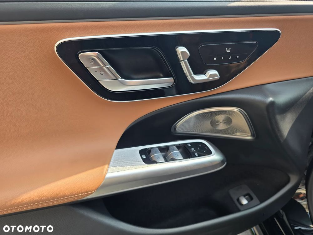 Mercedes-Benz Klasa E 220 d mHEV 4-Matic AMG 9G-Tronic - 24