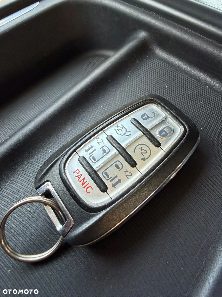 Chrysler Pacifica - 26