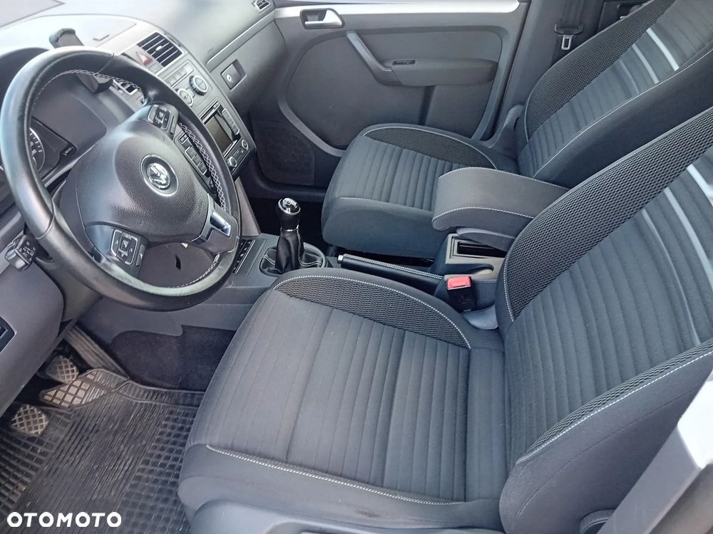 Volkswagen Touran - 11