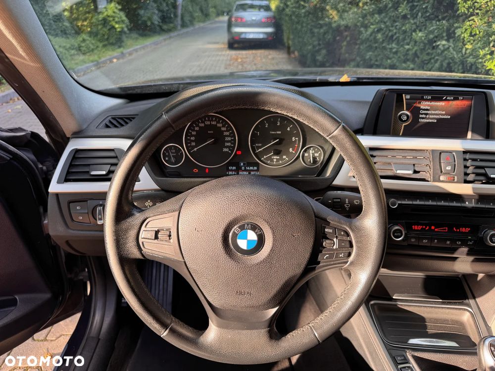 BMW Seria 3 318d - 11