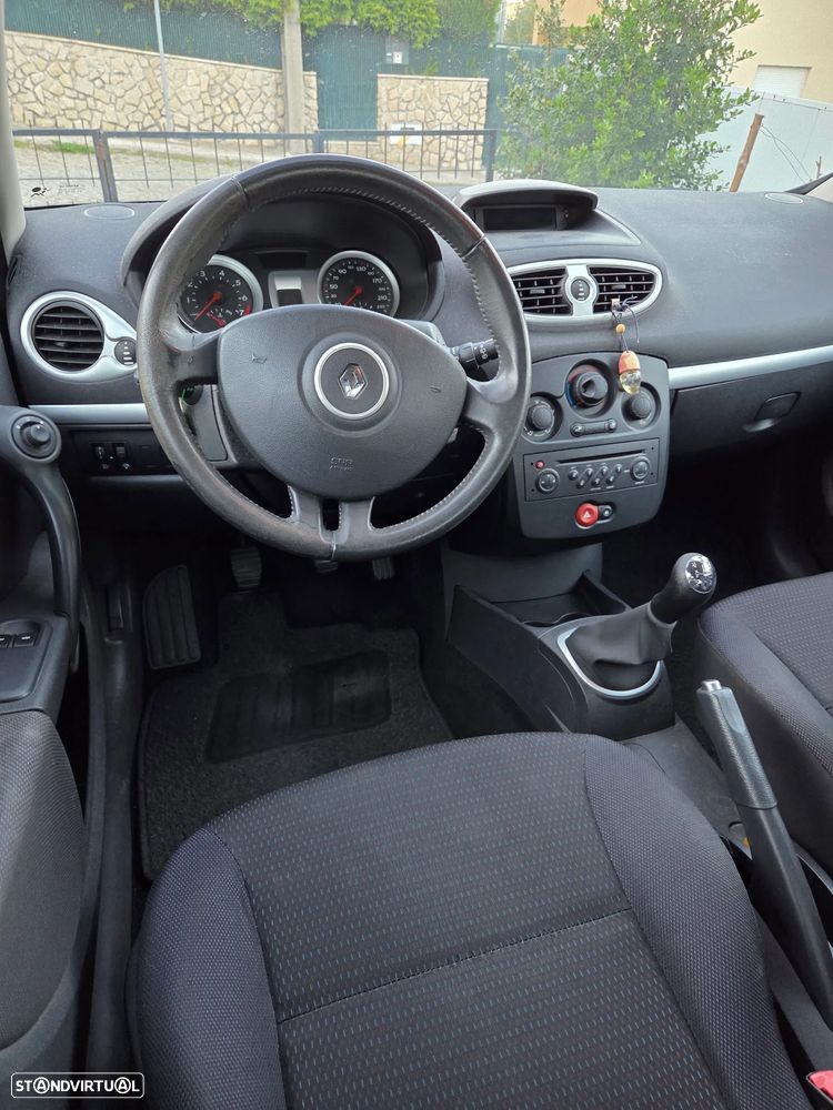 Renault Clio 1.2 16V Confort - 14