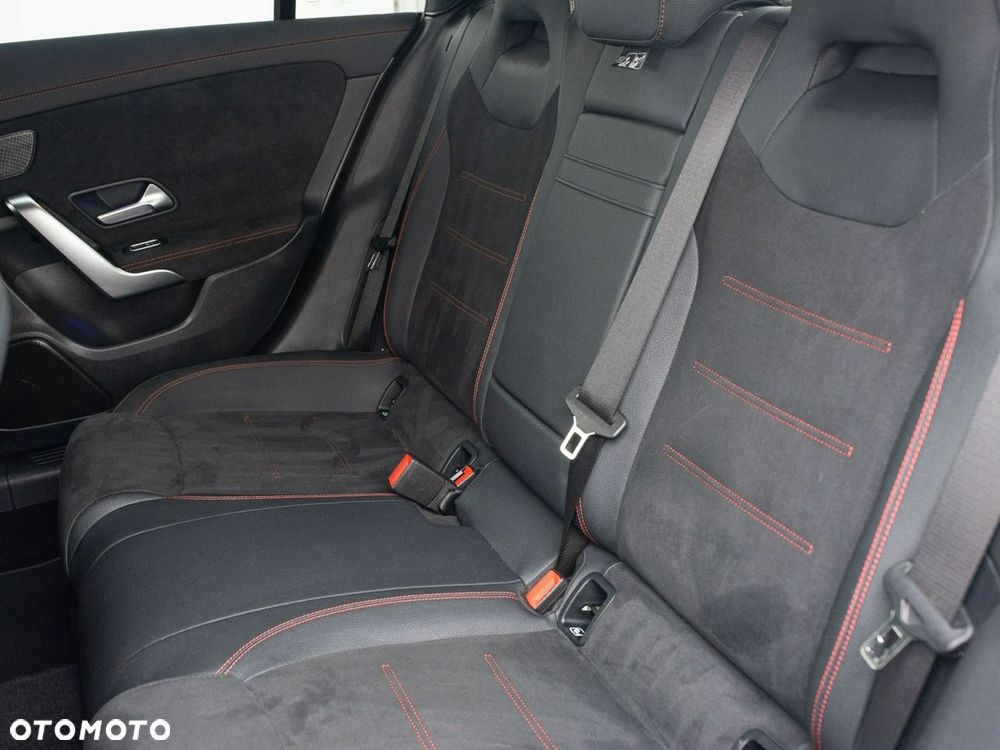 Mercedes-Benz CLA 200 mHEV AMG Line 7G-DCT - 27
