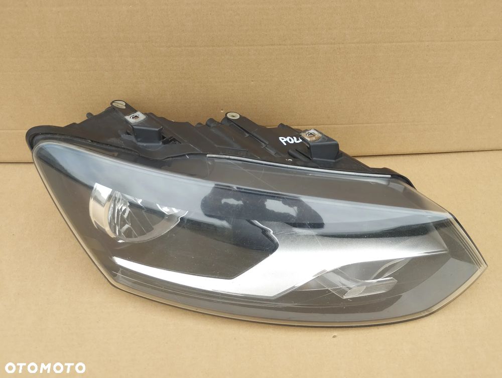 VW Polo V 6R lampa prawa przód przednia UK - 2