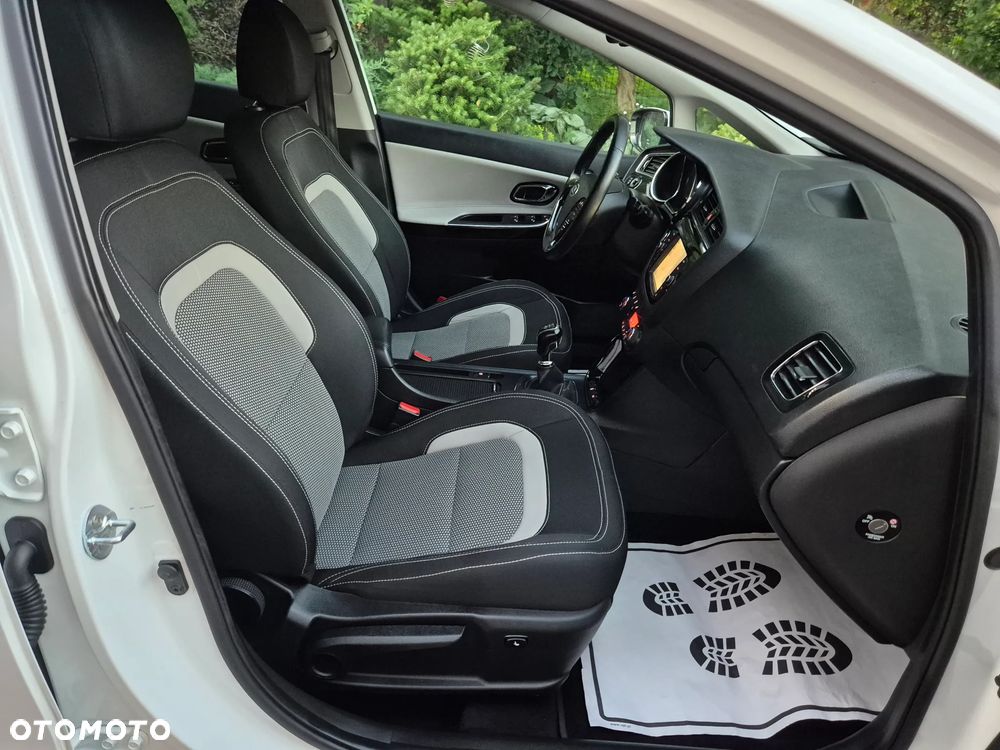 Kia Ceed 1.6 GDI ISG Spirit - 13